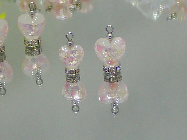 片穴ハート（ステンレスヒートン付き） 白・ピンク 12mm玉 最安値 1個 240円～ 夜光ホタルガラス【ネコポス便可】