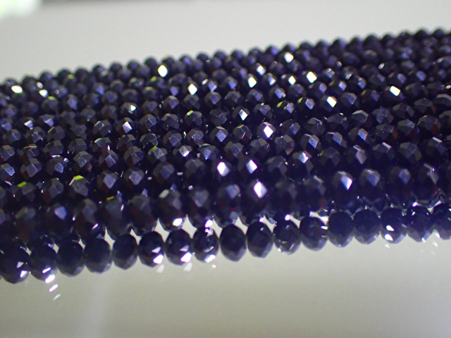 ブラックスピネル風ビーズ 3mm・4mm 最安値 1粒 約1.8円～ 副資材【ネコポス便可】