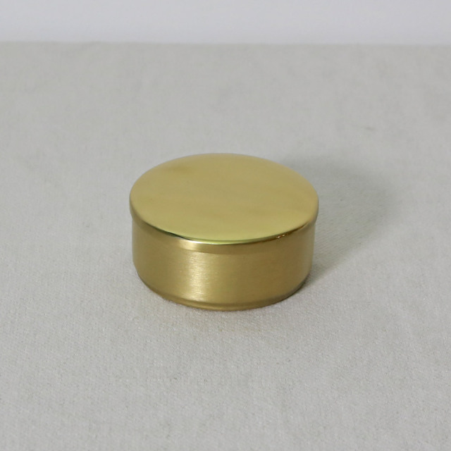 ゴールドのケース