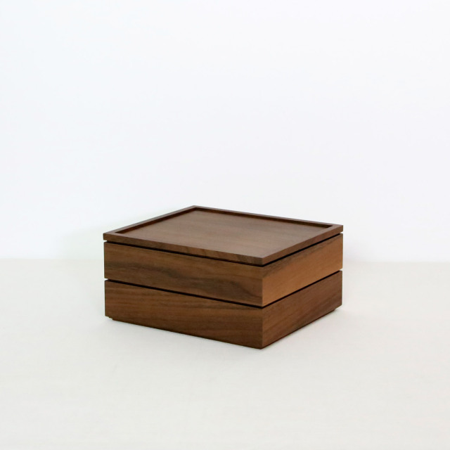 木製  円形　焦茶色　菓子器 木製 形 焦茶色 菓子器 美術品・アンティーク・コレクション