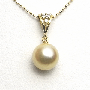 ナチュラルゴールドカラーのK18アコヤ真珠ダイヤ入りペンダント（8ミリ）