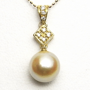ナチュラルゴールドカラーのK18アコヤ真珠ダイヤ入りペンダント（9ミリ）