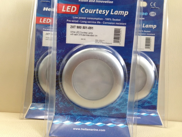 【個数限定大特価】HELLA　ホワイトLED　24v　サテンSUS　4個Set