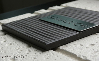 高級ステンレスとモダンでアートなタイルを組み合わせた斬新な