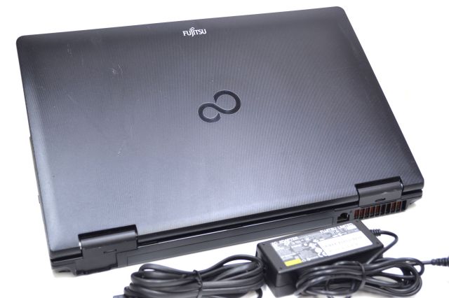 高速SSD240GB搭載 フルHD 第二世代 Core i3 2350M FUJITSU LIFEBOOK