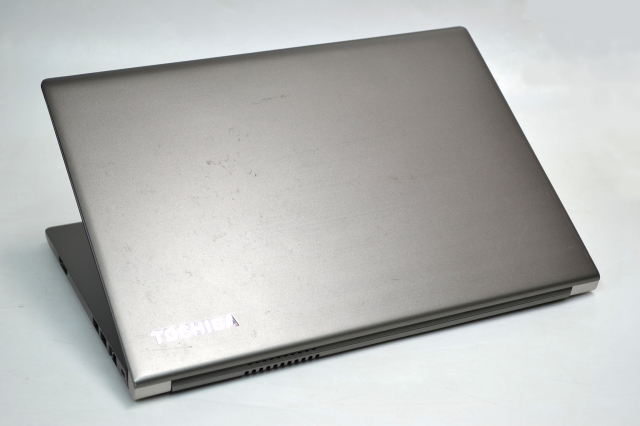 軽量薄型のノートパソコンです。すぐにご利用できます。最新の 