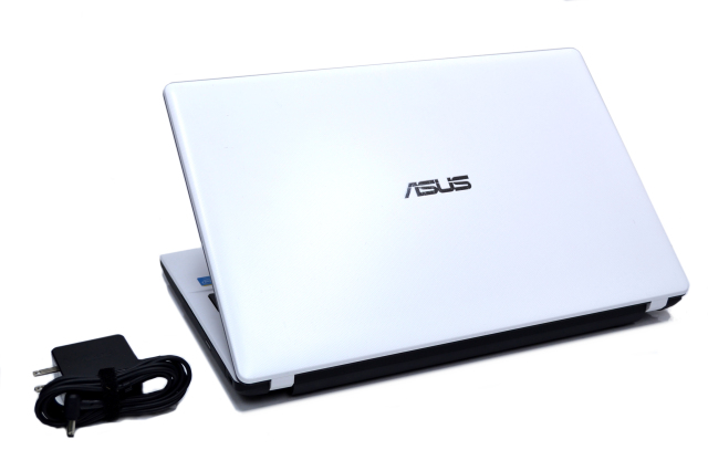 中古ノートパソコン ASUS X551M Celeron N2830 メモリ4G SSD120G Wi-Fi マルチ Webカメラ Windows10