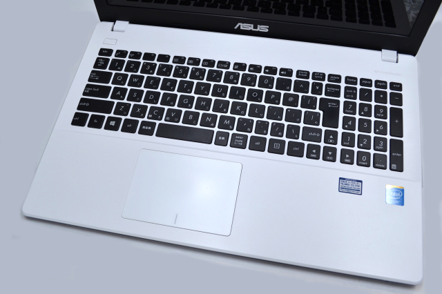 中古ノートパソコン ASUS X551M Celeron N2830 メモリ4G SSD120G Wi-Fi 