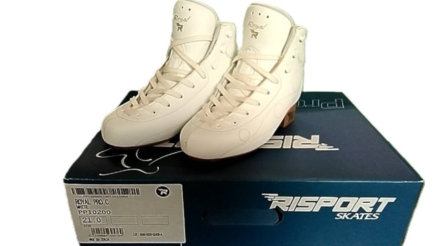 訳あり！３０％オフ　ロイヤル　プロ　白　表示　２０．０ｃｍ（表示２１０）Ｃタイプ