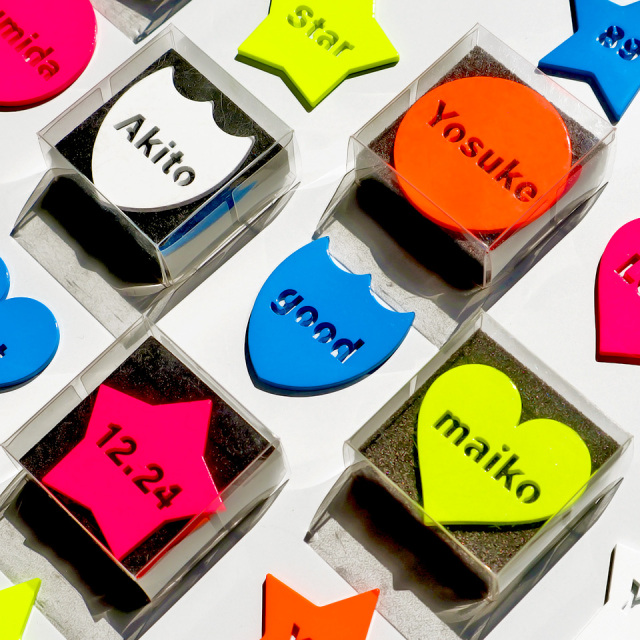 専用のクリアボックスに入れてお届け