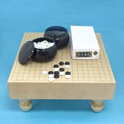 高級囲碁盤セット 新桂3寸足付一枚板碁盤と新生梅碁石（約8mm厚