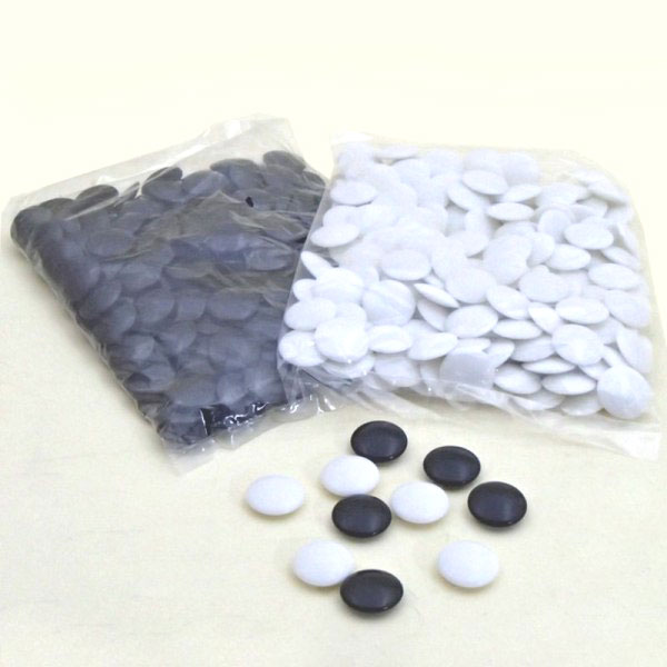 碁石　プラスチック中厚石（厚さ６mm弱）袋入り