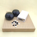 囲碁盤セット　新桂２寸卓上接合碁盤と硬質ガラス碁石新生梅（約8mm厚）とP碁笥黒大