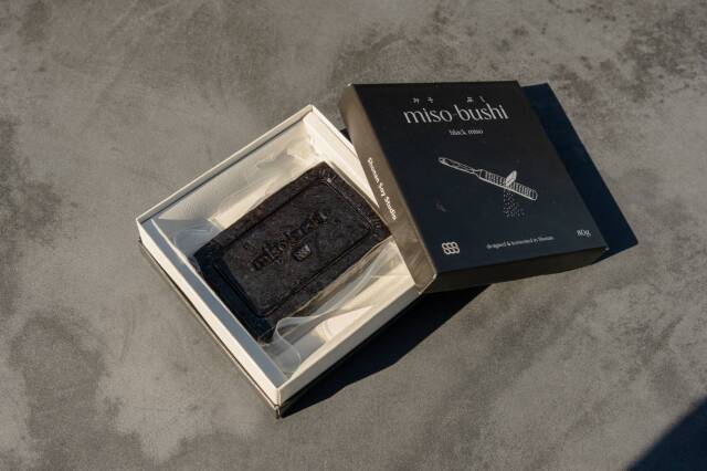 miso-bushi black (みそぶし 黒)