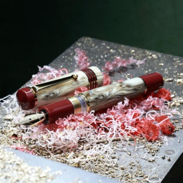 デルタ ルージュ　ディヴァイン 万年筆