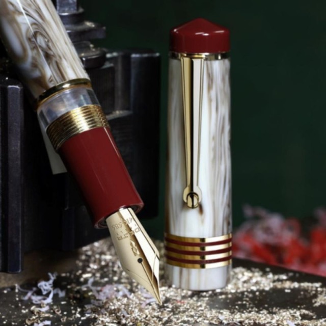 デルタ ルージュ　ディヴァイン 万年筆