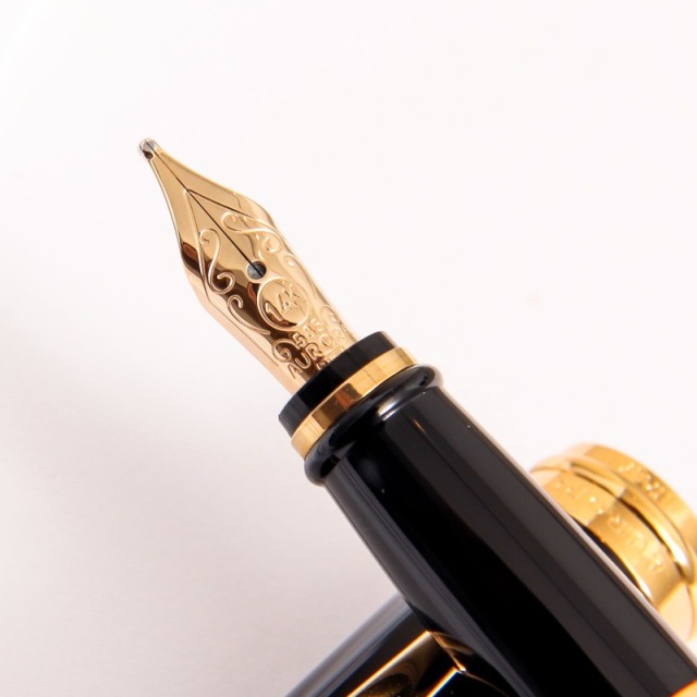アウロラ イプシロン ブラック ローラーボール （ゴールドトリム） Aurora Ipsilon Deluxe Black Roller