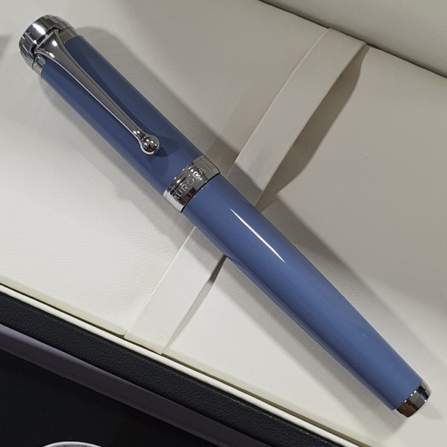 アウロラ タレンタム ライトブルー 万年筆 14Kゴールドニブ Aurora Talentum Light Blue Fountainpen