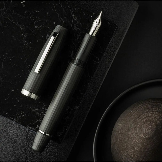 Scribo Flow Ebonite ニブ