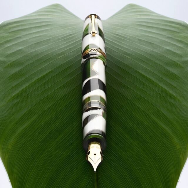 レオナルド モーメントマジコ フォリア 万年筆 スチールニブ