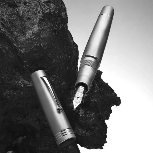 限定万年筆 LEONARDO MOMENTO ZERO レオナルドモーメントゼロ レオナルド モーメントゼロ ホーン 万年筆 スチールニブ