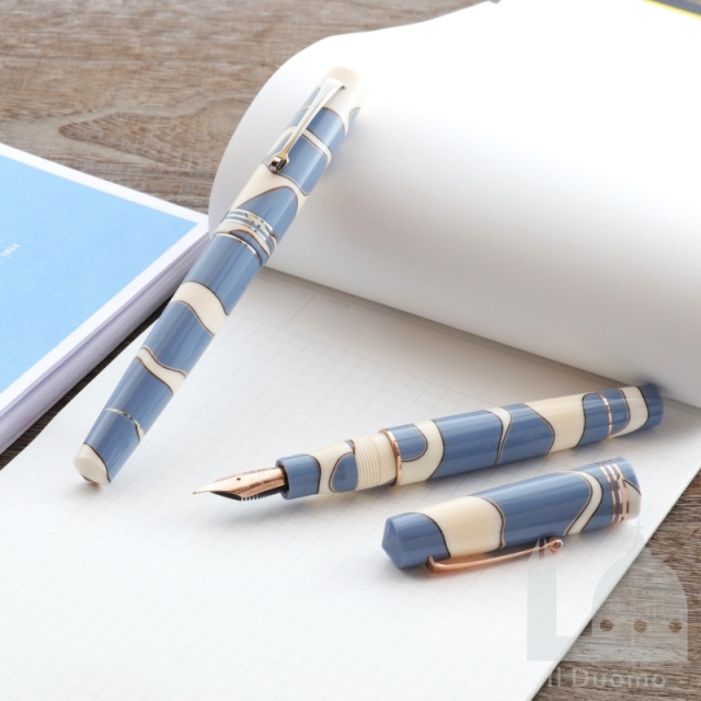 レオナルド　モーメントゼロ　ヌヴォラ　万年筆