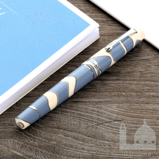 レオナルド　モーメントゼロ　ヌヴォラ　万年筆