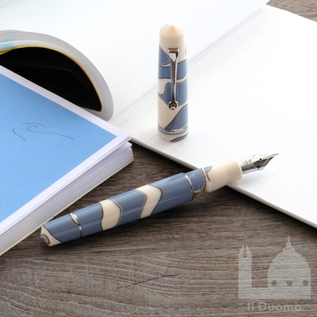 レオナルド　モーメントゼロ　ヌヴォラ　万年筆