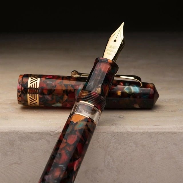 レオナルド　モーメントマジコ　ミッレフィオーリ　万年筆　ゴールドトリム