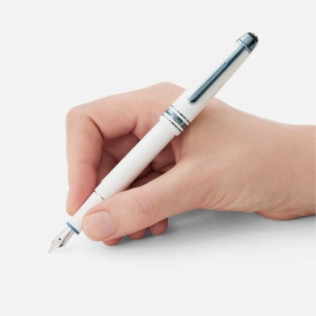 モンブラン マイスターシュテュック グレイシャー ホワイト クラシック 万年筆 　Montblanc Meisterstück Resin  Glacier White Classic Fountain Pen 《送料無料》