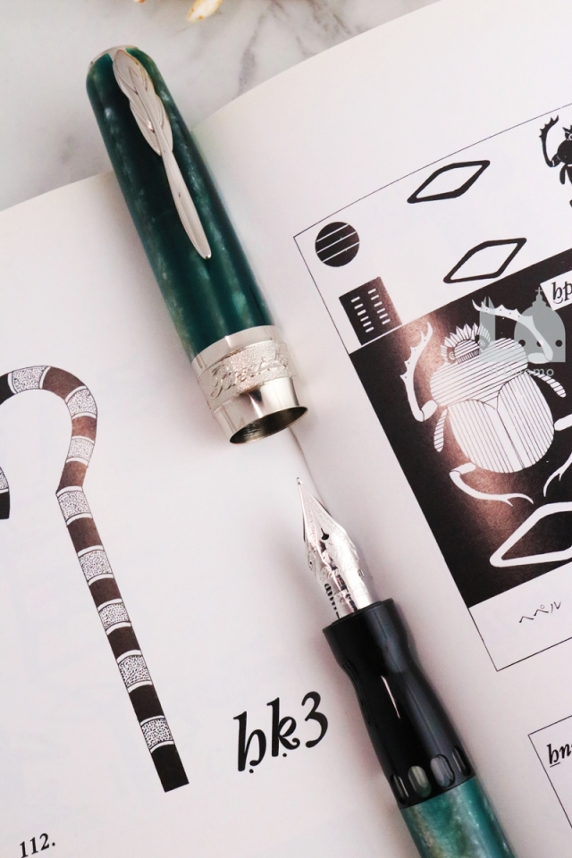 ピナイダー　限定生産品　ラグランデ ベレッツァ アルコ デザートビートル　万年筆