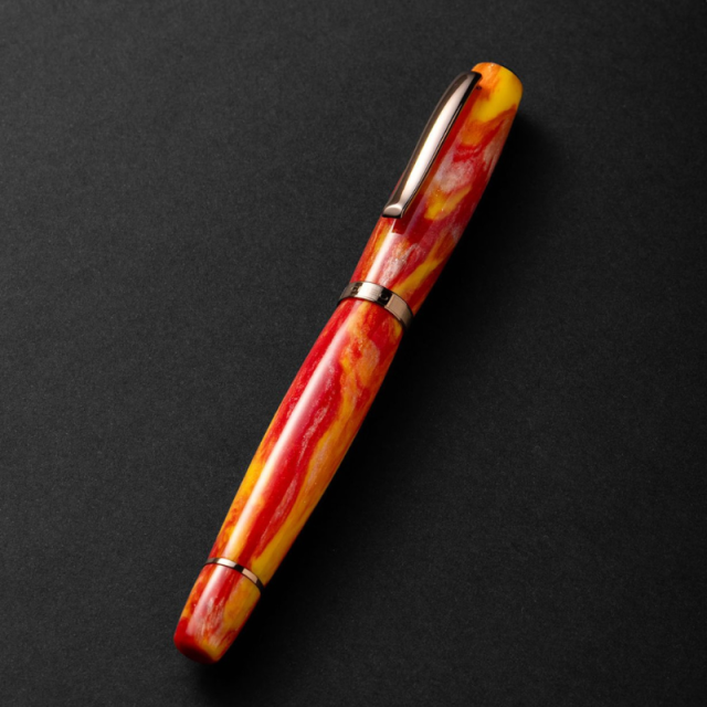 スクリーボ　限定生産品　ラ・ドッタ　ウォーヴォ・イン・ラヴィオーロ 万年筆