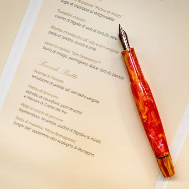 スクリーボ　限定生産品　ラ・ドッタ　ウォーヴォ・イン・ラヴィオーロ 万年筆