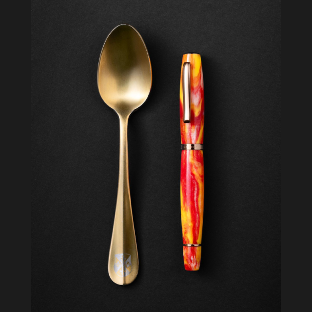 スクリーボ　限定生産品　ラ・ドッタ　ウォーヴォ・イン・ラヴィオーロ 万年筆