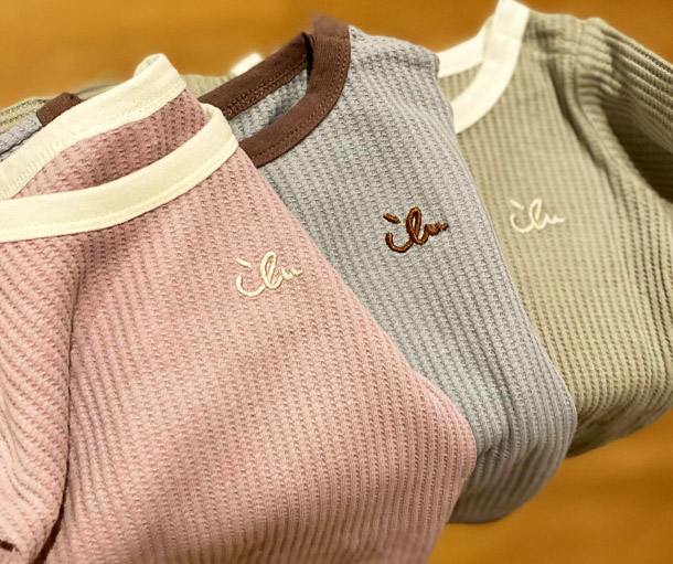 ロンパース》592アイルの刺繍ロンパース/70サイズ(3色).