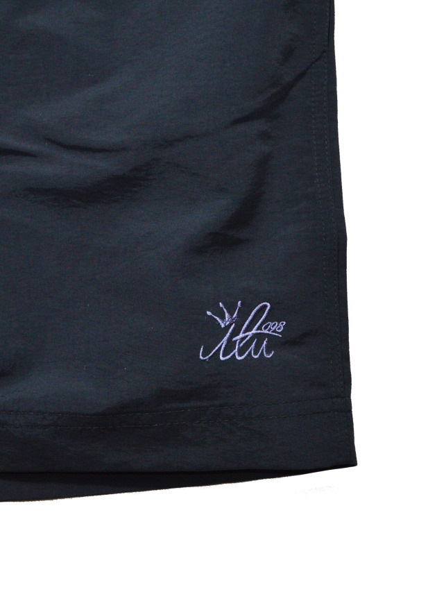 ハーフパンツ》660 アイルの刺繍のナイロンパンツ.