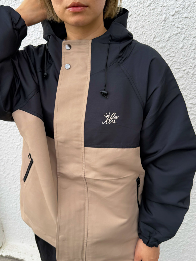 キャラオクルス　フード付きマウンテンパーカー AIGLE（エーグル） マウンテンパーカー ウインドブレーカー GORE-TEX