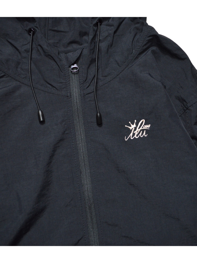 ジャケット》878 アイルロゴマーク刺繍のナイロンハーフジャケット