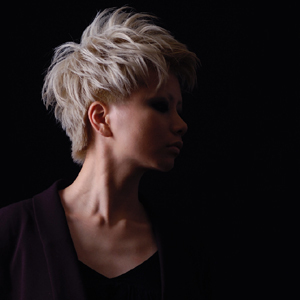 黄ばみを消して艶やかで綺麗なプラチナホワイトに【YSPARKホワイトルックシャンプー200m】白髪対策に