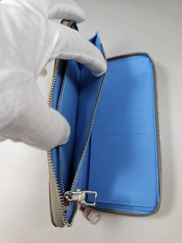 LOUIS VUITTON ヴェルティカル トリヨンレザー アヴァーヌ 財布 LOUIS VUITTON ヴェルティカル トリヨンレザー アヴァーヌ 財布