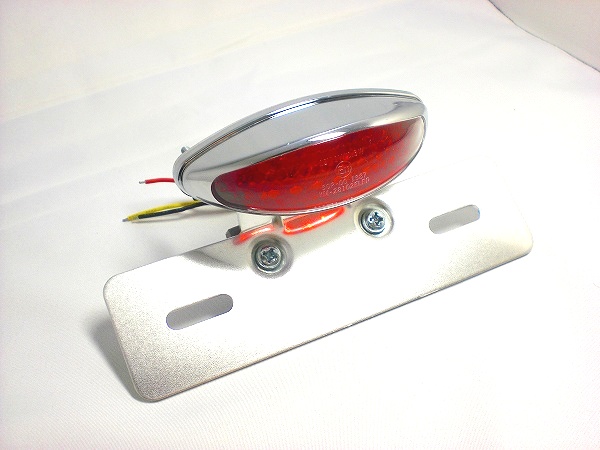 スリムアイLEDテールランプ　レッドレンズ　