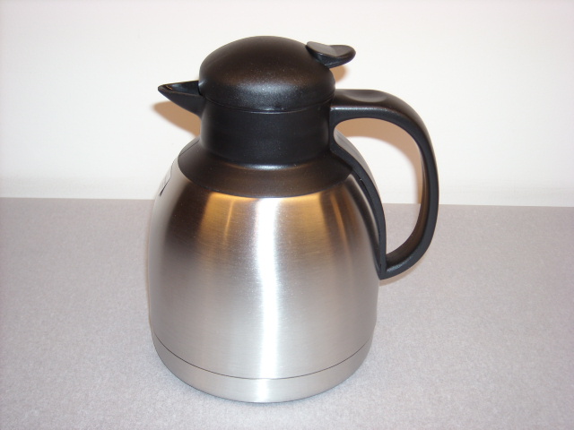 片手で簡単に注げる！バキュームジャグ ステンレス　１リットル