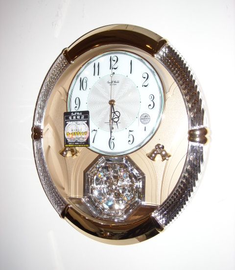 メロディと共にLEDがランダムに点滅！アミュージングクロック　スモールワールドルミエル　4MN430RH18　リズム時計