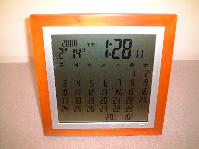 天然木製フレームの高級感と温かさが魅力！　カレンダー電波時計