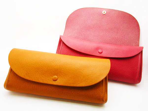 柔らかいレザーと収納力が魅力！　レザーボタン長財布ミネルバ