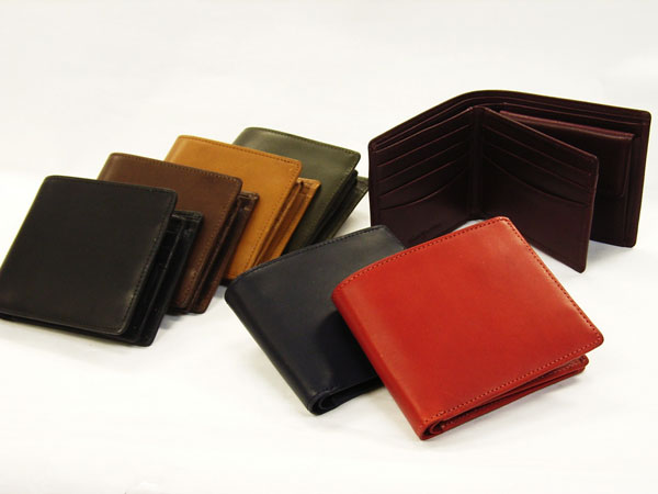 高級感ある手触りが魅力！レザー中仕切り財布　ブルガロ　