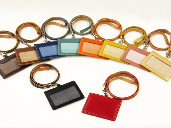 名刺やカードも入るレザーIDストラップ