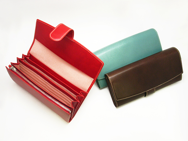 抜群の収納力！レザーベルト付き長財布
