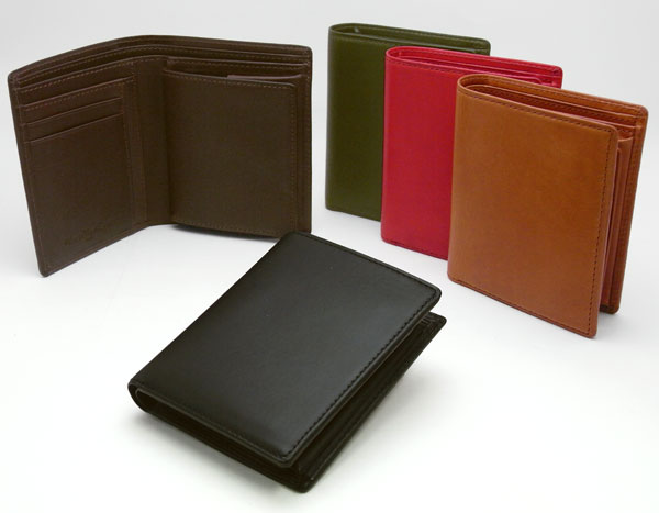 高級感ある手触りが魅力！イタリアンレザー二つ折り財布　Liscio　