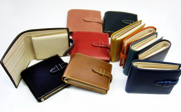 こだわりのデザインでお洒落！レザーベルト付き財布
